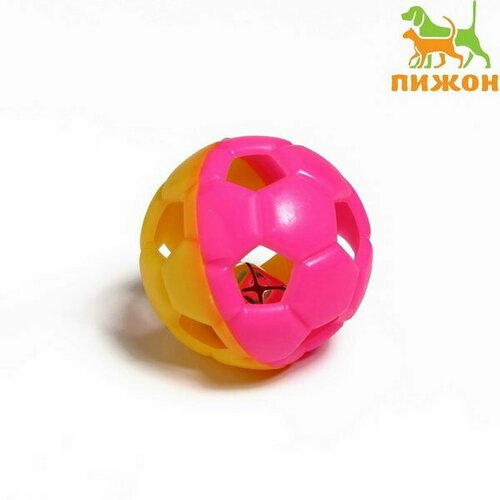 Игрушка резиновая 'Футбольный мяч' с бубенчиком, 6 см, жёлтая/розовая